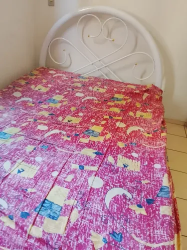 Cama de ferro branca