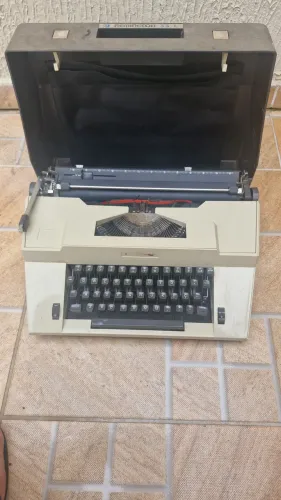 Máquina de escrever remington 33l