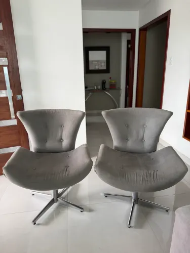 Par de Poltronas Giratórias Design Moderno - ótimo estado 