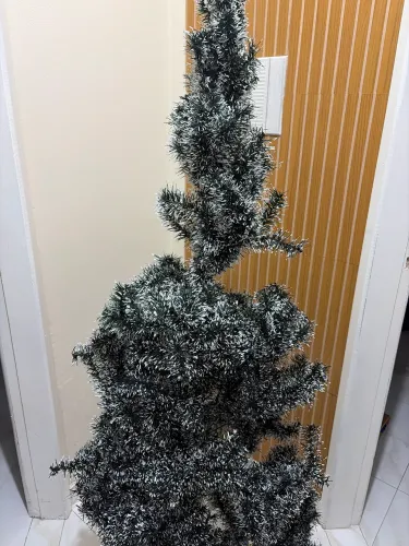 Árvore de Natal 1,67 cm . Está fechada mas aberta focal inda 