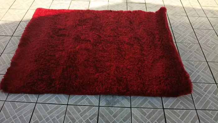 Tapete felpudo vermelho