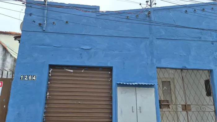 Casa no alecrim com ponto comercial. 