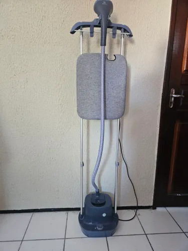 Vaporizador de Roupas Electrolux Expert EGS20 1800W 2,5L - Azul