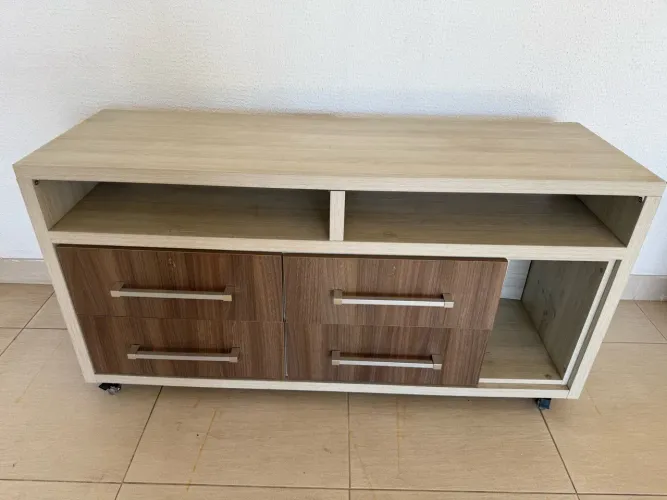 Rack de sala com 4 gavetas