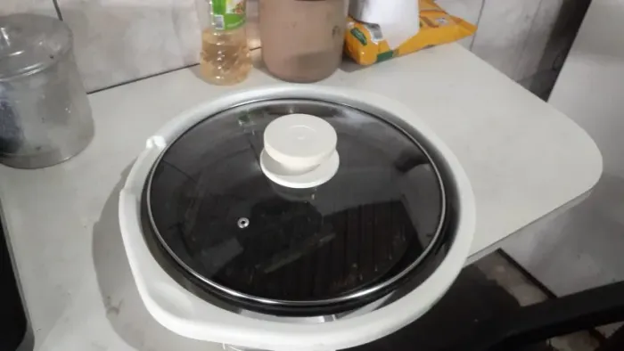 frigideira elétrica Maxi Gril  com tampa  air fryer  bom estado com duas temperatura 110v 