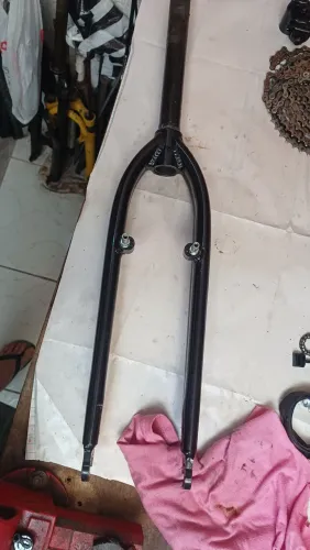 Garfo rígido. 