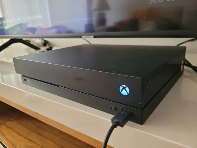 Console Xbox One X 1TB - Edição 4K HDR - Perfeito Estado