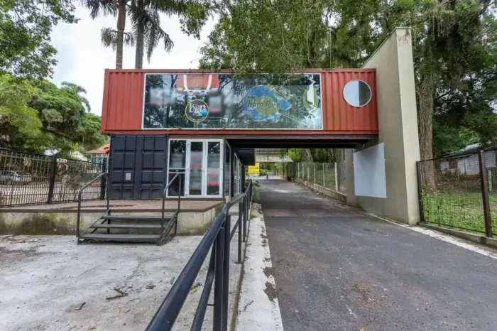 Loja Comercial em Porto Alegre/RS (Bairro Pedra Redonda) 100m², 6 banheiros