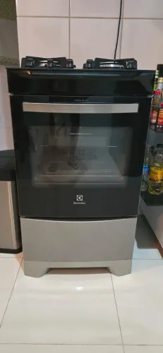 Fogão Electrolux com acendedor elétrico vidro preto 4 bocas