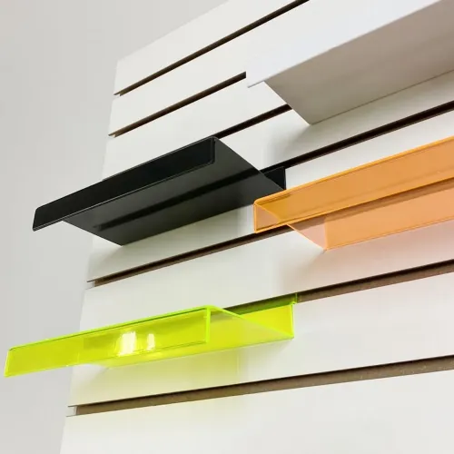 Kit Painel branco + Plataforma Acrílica calçado + Cabideiro arara de roupa