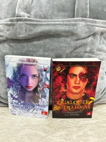 Kit 2 Livros - Sussurros do País das Maravilhas + Qualquer Outro Lugar (Vol.3) A.G. Howard