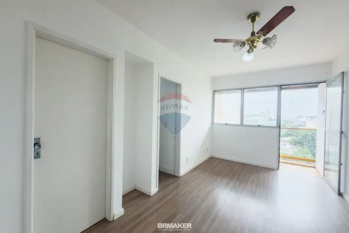 RE/MAX Vende Apto Centro, 1 quarto, 2 banheiros, sala 2 ambientes, cozinha, lavanderia, 1