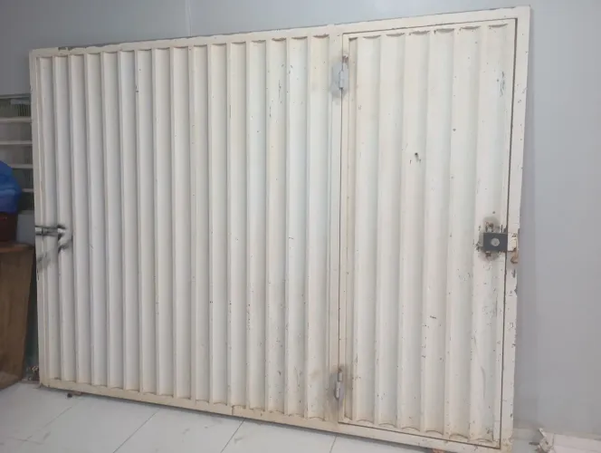 Portão em Aço Galvanizado (2,10 x 2,80).