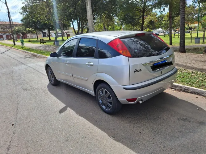 Ford Focus 1.6 S/se/se Plus Flex 8v/16v 5P 2009