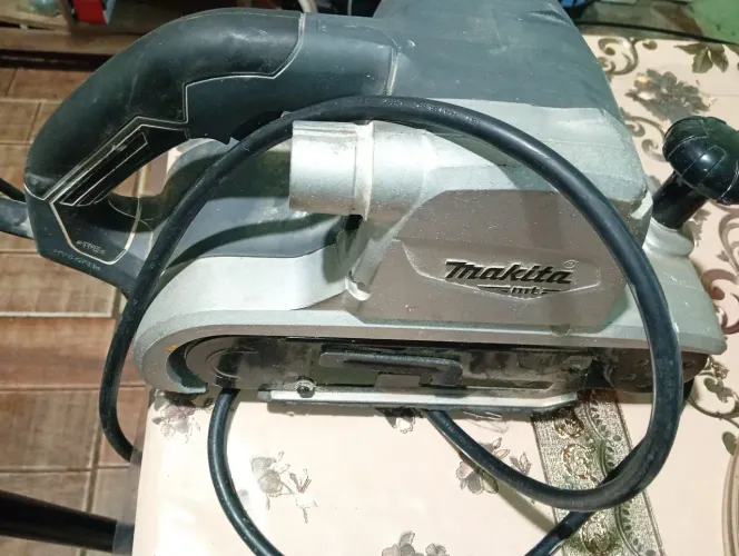 Lixadeira de fita Makita 220