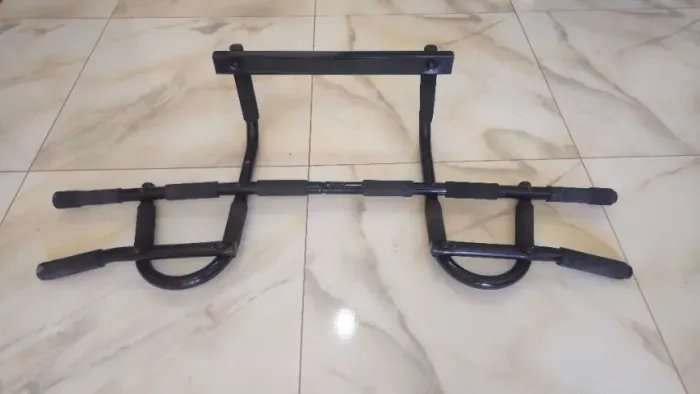 Barra Fixa Multifuncional para Porta e Chão - Exercicios de Musculação e Calistenia