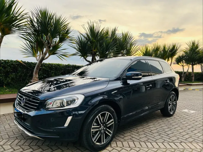Volvo XC-60 XC 60 D-5 Momentum 2.0 AWD Diesel 5P 2017