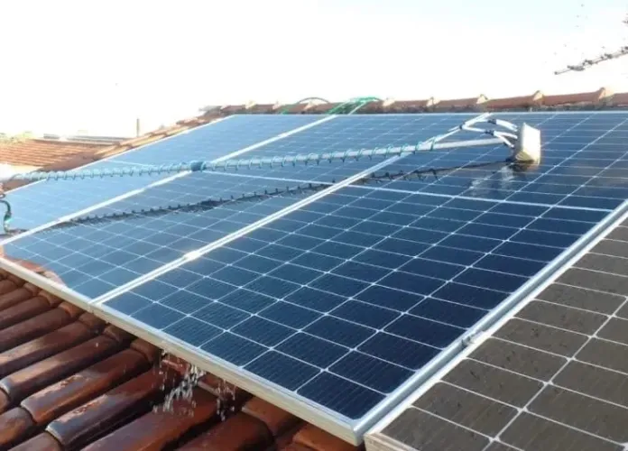 Vassoura de placa solar