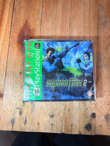 Jogo Syphon Filter 2 (Edição Greatest Hits) para o PlayStation 1 (PS1).