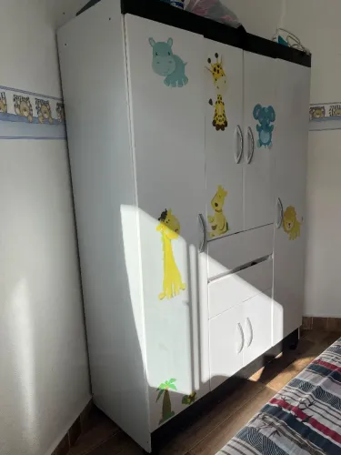 Vendo Guarda -Roupa Solteiro