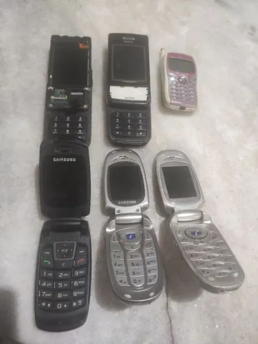 Lote celulares antigos.