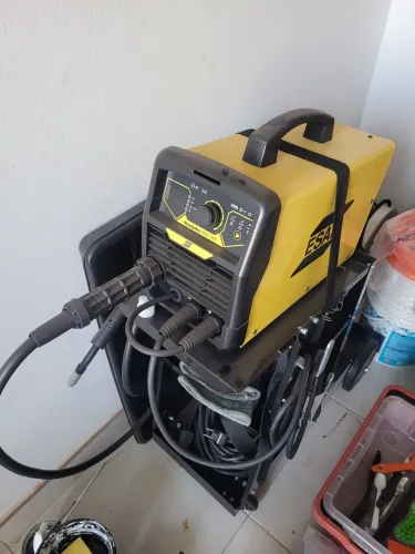 Máquina Inversora de solda Esab Handyarc Mig 160i