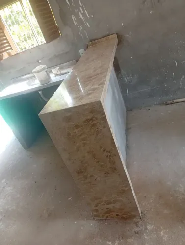 Mesa americana com fechamento no travertino