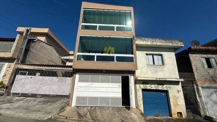 Sobrado à venda no Jardim Lucélia | 3 dormitórios e churrasqueira