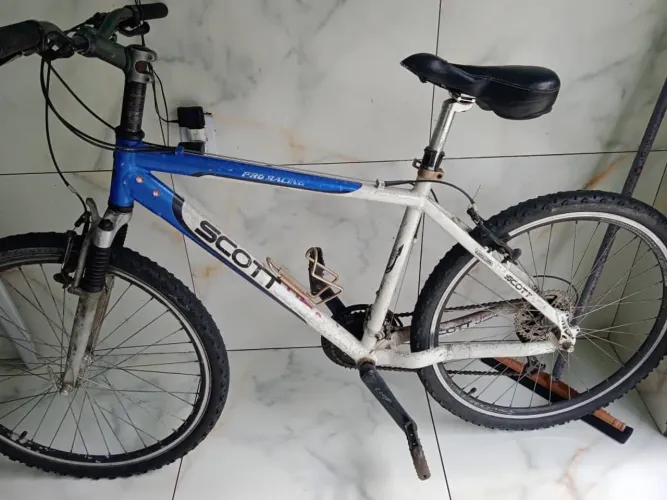 Vende-se uma bicicleta ,concervada