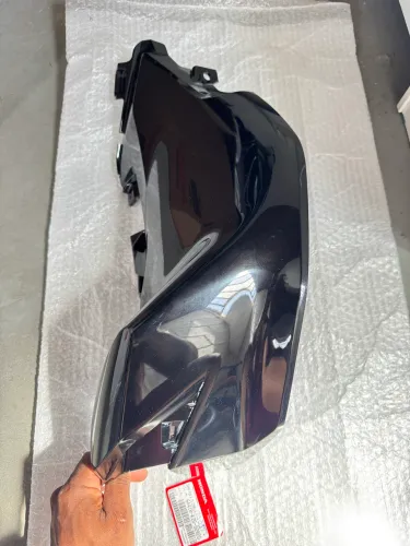 Lateral direito do tanque da Fan 160 ?