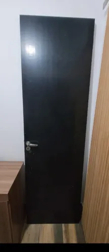 Porta preta 60 cm com fechadura p/ banheiro