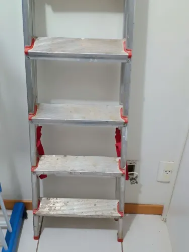 Escada com 5 degraus de alumínio 