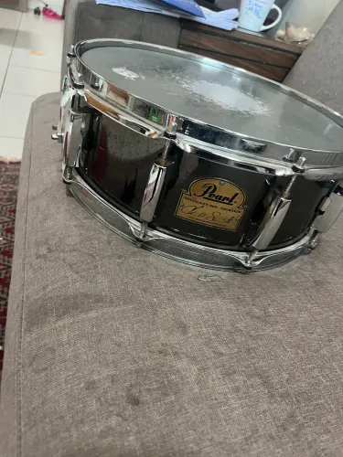 Caixa Pearl Signature Chad Smith