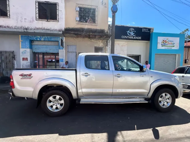 Toyota Hilux CD D4-d 4X4 2.5 16V 102cv TB Dies. 2011