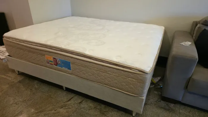 Cama Box Queen Size + Colchão Vivalle Dallas - Molas Ensacadas - excelente estado