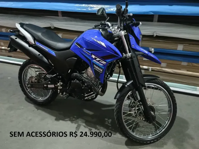 XTZ 250 Lander 2024 com 7700 km