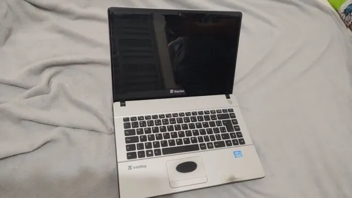 Notebook Itautec 4GB Ram. SSD 280gb ( Rápido )