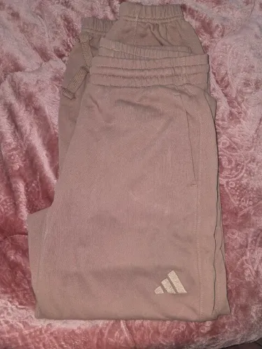 Calça moletom Adidas cor salmão