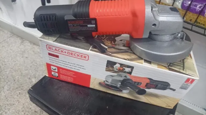 Esmerilhadeira black decker