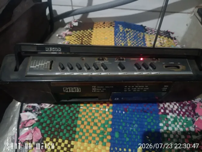 Vendo rádio cassete Record funcionando só o rádio o toca fitas não funciona itens de colec