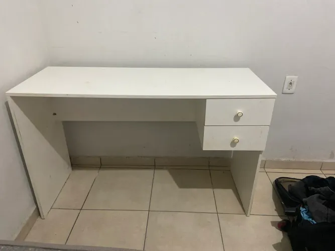 Escrivaninha / mesa de estudo 