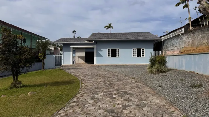 Vende se casa porteira fechada