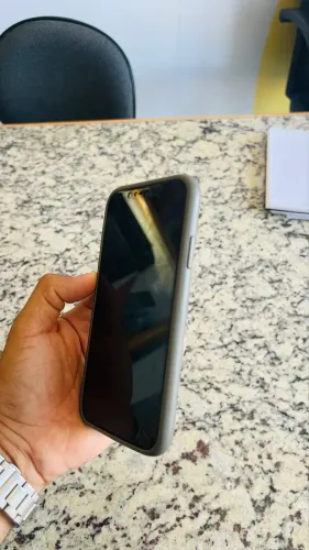 iPhone 11 impecável acompanha caixa, capinha e película