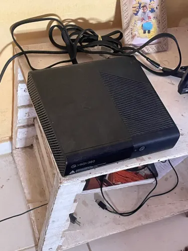 Xbox 360 desbloqueado com dois controles e 45 jogos em perfeito estado só pega e joga