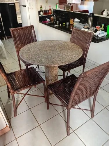 Mesa em mármore