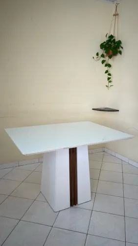 Mesa de jantar retangular para 4 espaços