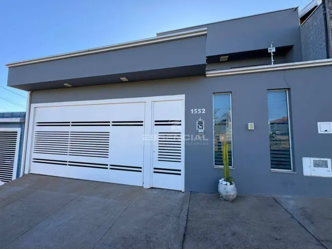Casa com 3 dormitórios para alugar, 200 m² por R$ 4.500,00/mês - Jardim Ypê - Botucatu/SP