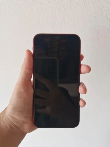 IPhone XR vermelho usado
