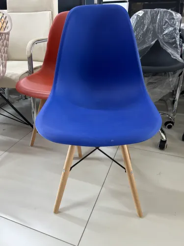 Cadeira Eiffel azul só 69 temos grande quantidade 