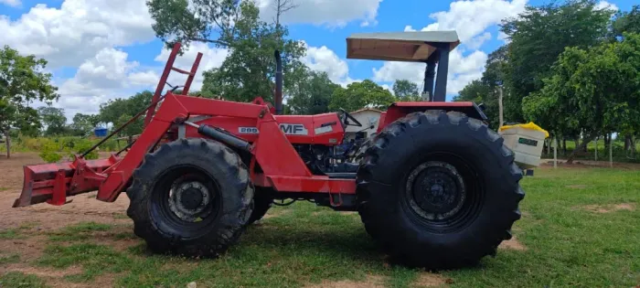 Tratores e máquinas agrícolas